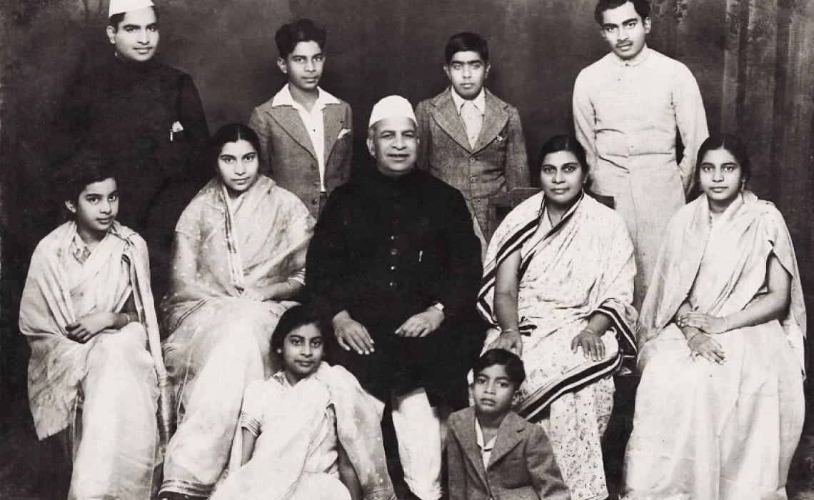 shri-mataji-with-family